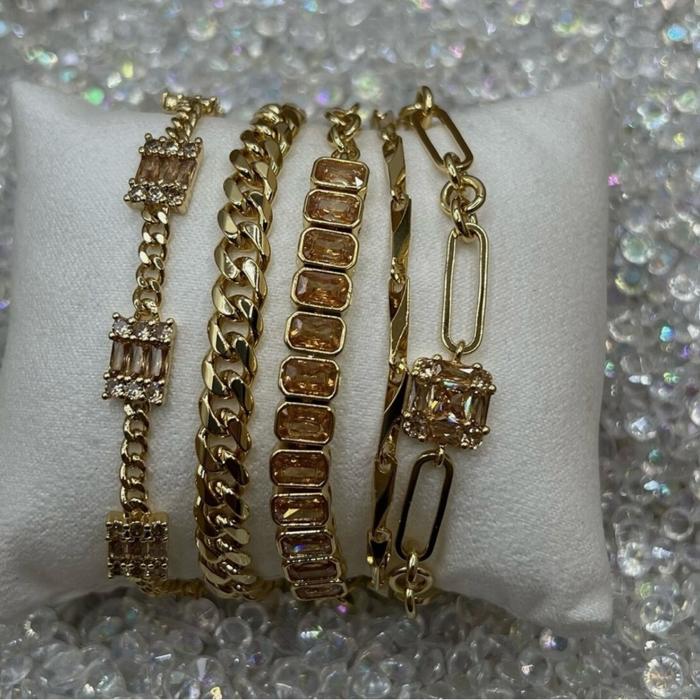 Bomb party luxe layer bracelet unicorn!